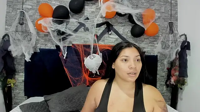 Sophia Brunett online show from November 2, 11:59 am