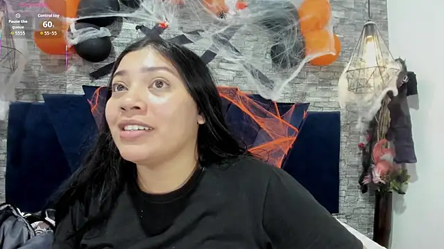 Sophia Brunett online show from October 30, 11:52 am