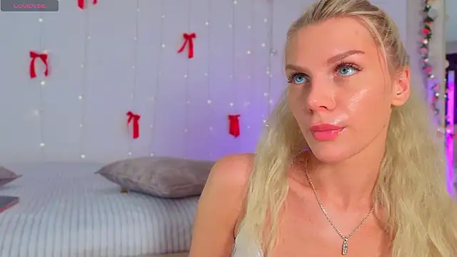 Nicole Hampton online show from March 27, 5:14 pm