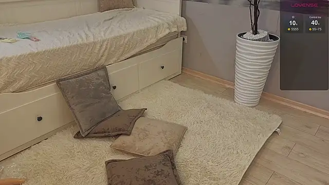 Nicole Hampton online show from March 10, 12:50 am