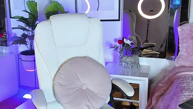 Cloee Rainbow1 online show from April 23, 12:00 pm