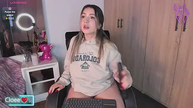 Snapshot of Cloee_Rainbow1 chatting on December 1, 12:28 pm Cloee Rainbow1 online show from December 1, 12:28 pm