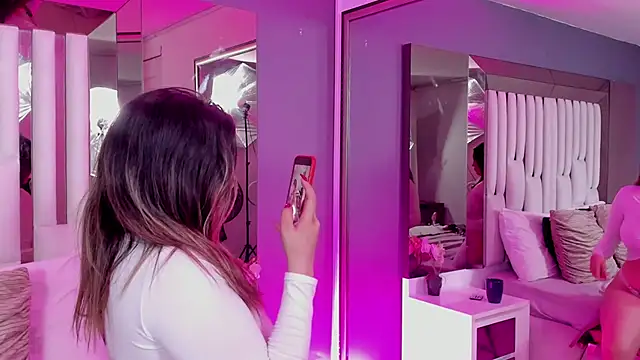 Snapshot of Cloee_Rainbow1 chatting on March 22, 11:42 am Cloee Rainbow1 online show from March 22, 11:42 am