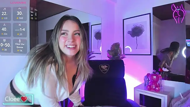 Snapshot of Cloee_Rainbow1 chatting on November 19, 12:16 pm Cloee Rainbow1 online show from November 19, 12:16 pm