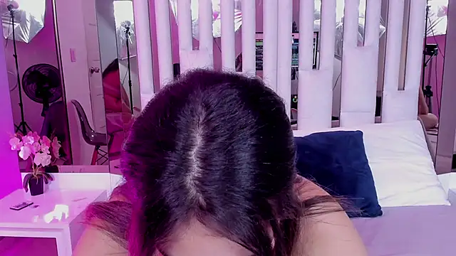 Snapshot of Cloee_Rainbow1 chatting on March 20, 2:53 pm Cloee Rainbow1 online show from March 20, 2:53 pm