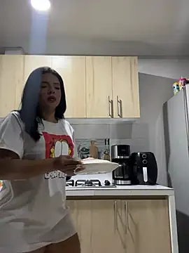 HannahFiore online show from February 13, 10:23 am