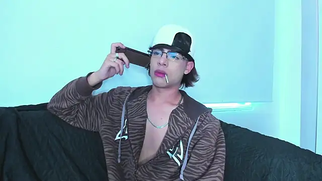Snapshot of Philip_Millerr_ chatting on March 6, 7:54 pm Philip Millerr online show from March 6, 7:54 pm