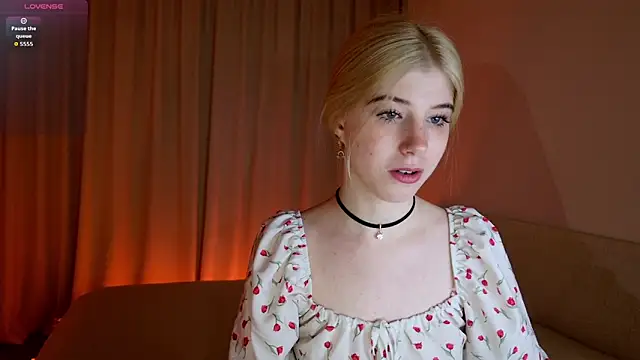 Snapshot of Bella_amory chatting on May 14, 6:27 pm Bella amory online show from May 14, 6:27 pm
