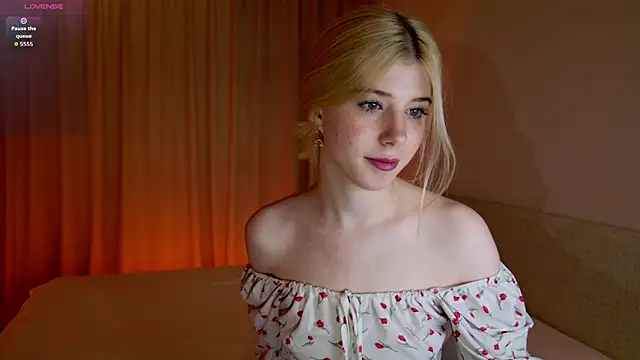 Snapshot of Bella_amory chatting on May 5, 3:26 pm Bella amory online show from May 5, 3:26 pm