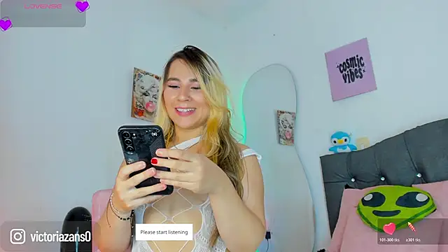 Vickyallien online show from April 10, 4:14 pm