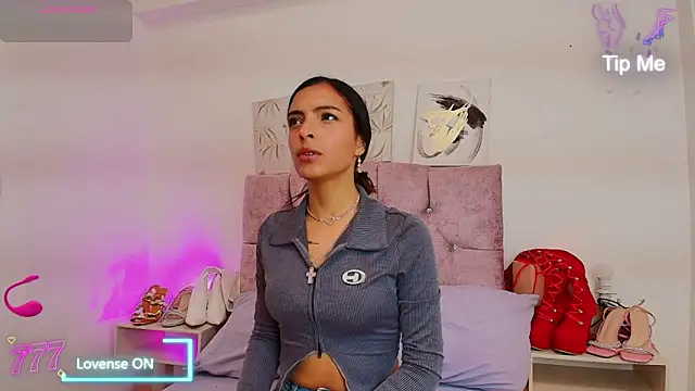 Skye Moore online show from April 1, 7:00 pm