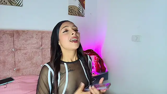 Snapshot of Skye_Moore chatting on January 13, 2:43 pm Skye Moore online show from January 13, 2:43 pm