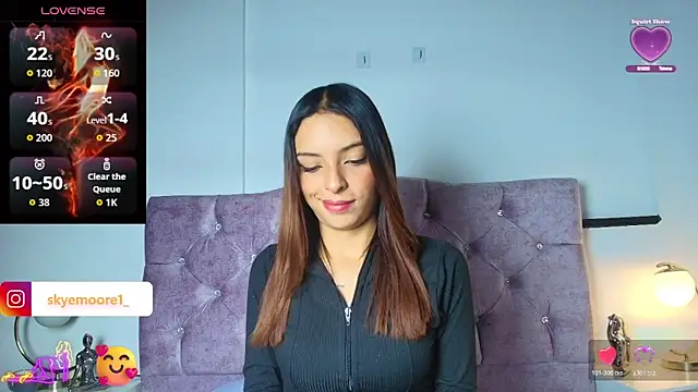 Skye Moore online show from October 17, 7:15 pm