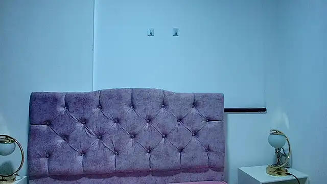 Snapshot of Skye_Moore chatting on November 24, 7:03 pm Skye Moore online show from November 24, 7:03 pm