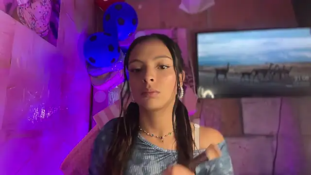 Skye Moore online show from July 17, 2:09 am