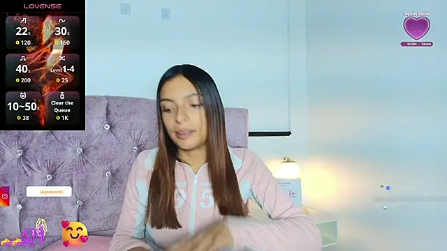 Skye Moore online show from October 21, 12:04 pm