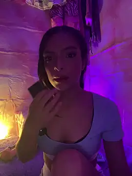 Skye Moore online show from May 27, 6:37 pm