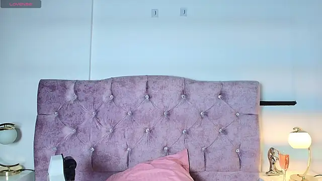 Skye Moore online show from October 18, 7:27 pm