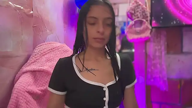 Skye Moore online show from July 16, 1:02 am