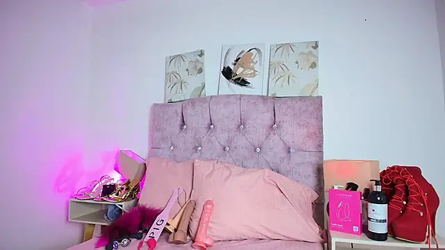 Skye Moore online show from February 23, 7:03 pm