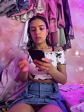 Skye Moore online show from May 10, 2:15 am