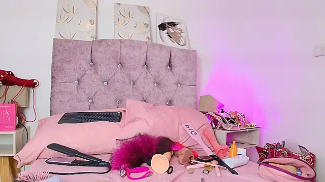 Skye Moore online show from March 5, 6:48 pm