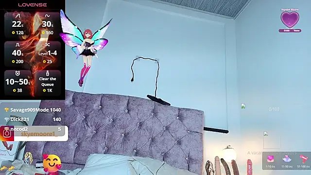 Snapshot of Skye_Moore chatting on October 31, 12:13 pm Skye Moore online show from October 31, 12:13 pm