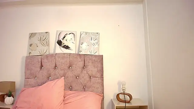 Skye Moore online show from March 11, 7:08 pm