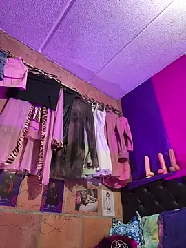 Skye Moore online show from April 21, 2:47 am