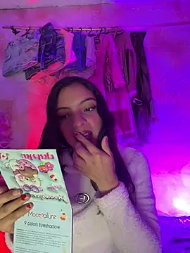 Skye Moore online show from May 20, 2:30 am
