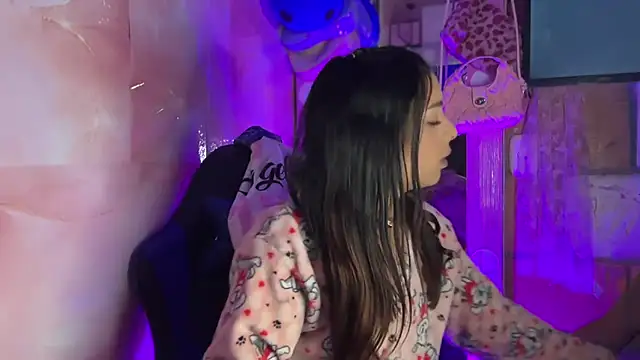 Skye Moore online show from July 14, 2:27 am