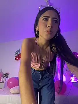 Snapshot of Mirandaa_Rogers chatting on July 1, 7:03 pm Mirandaa Rogers online show from July 1, 7:03 pm