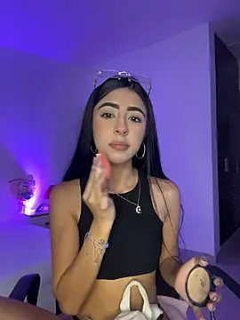 Snapshot of Mirandaa_Rogers chatting on July 10, 7:03 pm Mirandaa Rogers online show from July 10, 7:03 pm