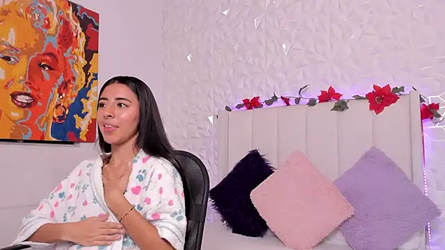 Snapshot of Mirandaa_Rogers chatting on February 20, 6:35 pm Mirandaa Rogers online show from February 20, 6:35 pm