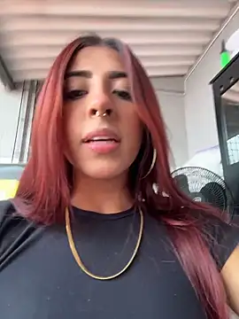 Snapshot of Mirandaa_Rogers chatting on May 31, 2:34 pm Mirandaa Rogers online show from May 31, 2:34 pm
