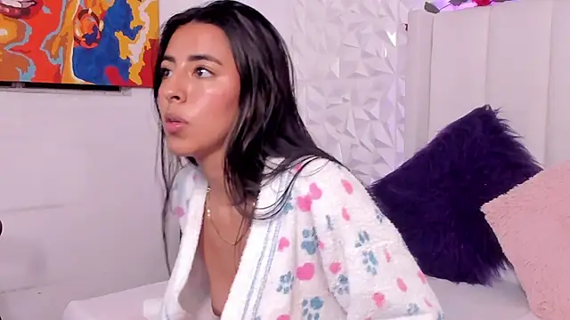 Snapshot of Mirandaa_Rogers chatting on February 17, 9:32 pm Mirandaa Rogers online show from February 17, 9:32 pm