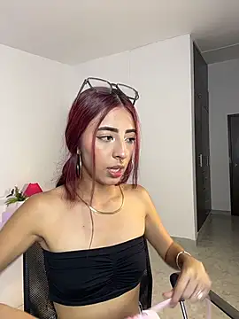 Mirandaa Rogers online show from March 6, 7:09 pm