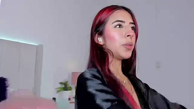 Mirandaa Rogers online show from December 13, 8:04 pm