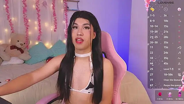 Snapshot of Sweettifani chatting on November 8, 6:00 pm Sweettifani online show from November 8, 6:00 pm