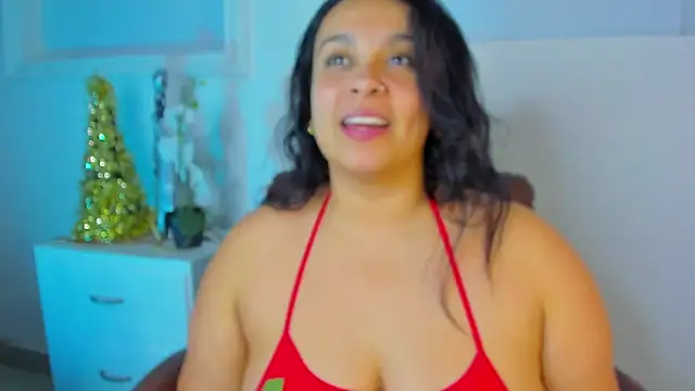 Snapshot of KourtneyEvans chatting on December 17, 5:40 pm KourtneyEvans online show from December 17, 5:40 pm