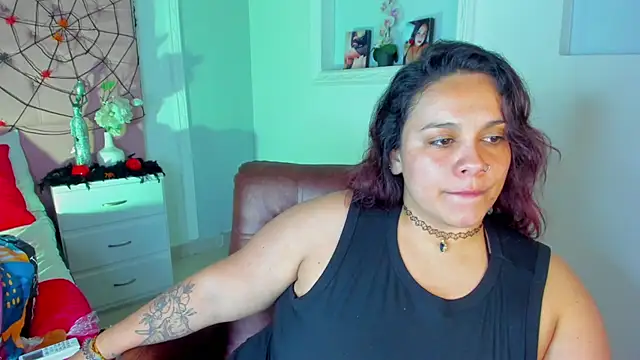 KourtneyEvans online show from October 17, 7:37 pm