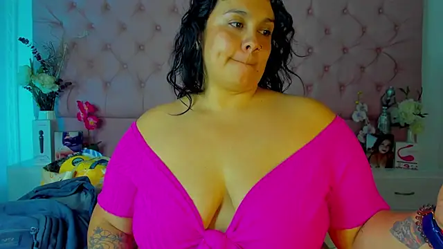 Snapshot of KourtneyEvans chatting on November 5, 7:06 pm KourtneyEvans online show from November 5, 7:06 pm