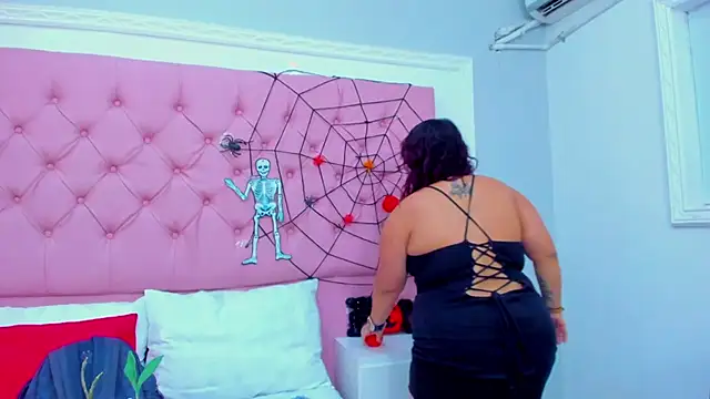 KourtneyEvans online show from October 15, 6:27 pm
