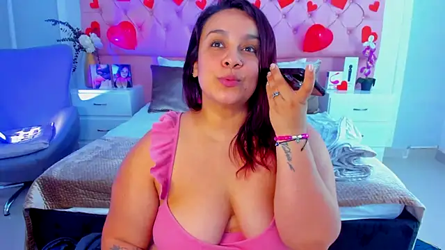 KourtneyEvans online show from March 6, 5:22 pm