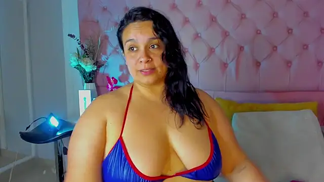 Snapshot of KourtneyEvans chatting on November 10, 4:12 pm KourtneyEvans online show from November 10, 4:12 pm