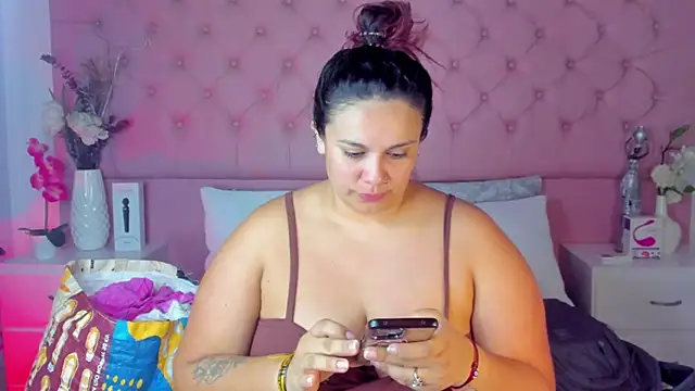 KourtneyEvans online show from September 14, 4:40 pm