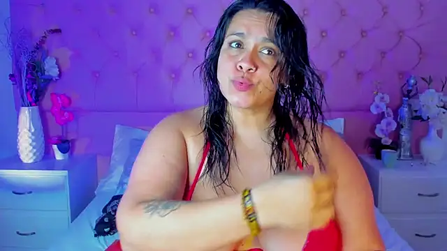 Snapshot of KourtneyEvans chatting on November 28, 12:49 pm KourtneyEvans online show from November 28, 12:49 pm