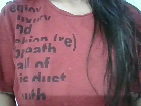 Snapshot of laila_10 chatting on February 12, 11:43 am laila 10 online show from February 12, 11:43 am