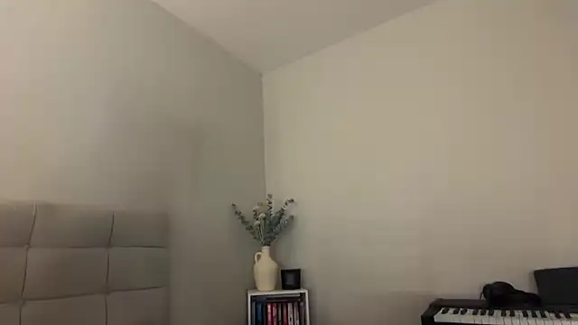 skyejde online show from April 2, 7:42 pm