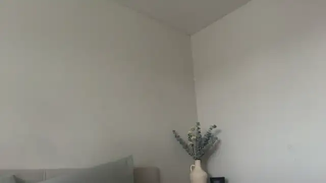 skyejde online show from February 9, 2:04 pm